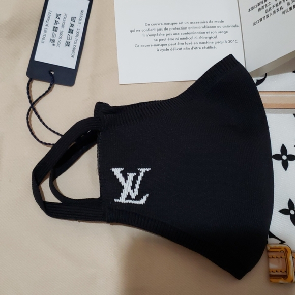 Face Covering Designer Accessory by Louis Vuitton - Picture 4 of 11